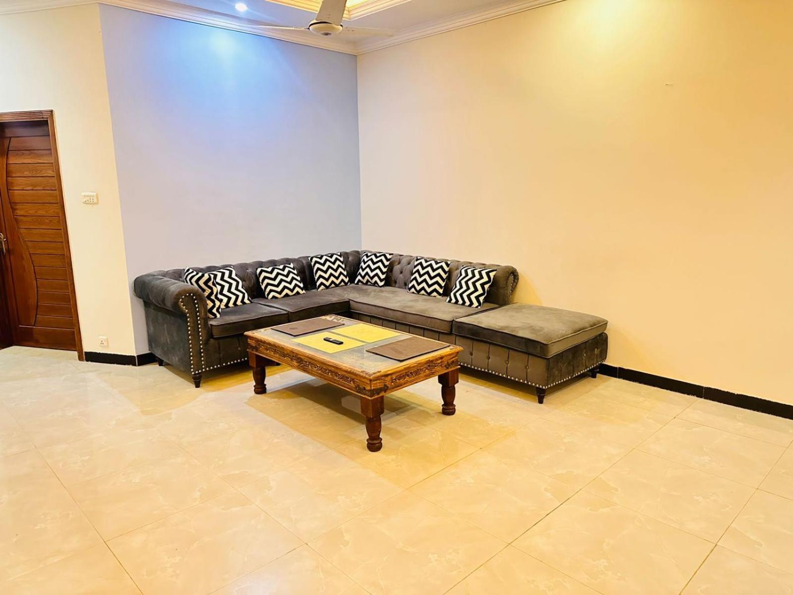 Holidazzle Lodge Islamabad Exterior photo